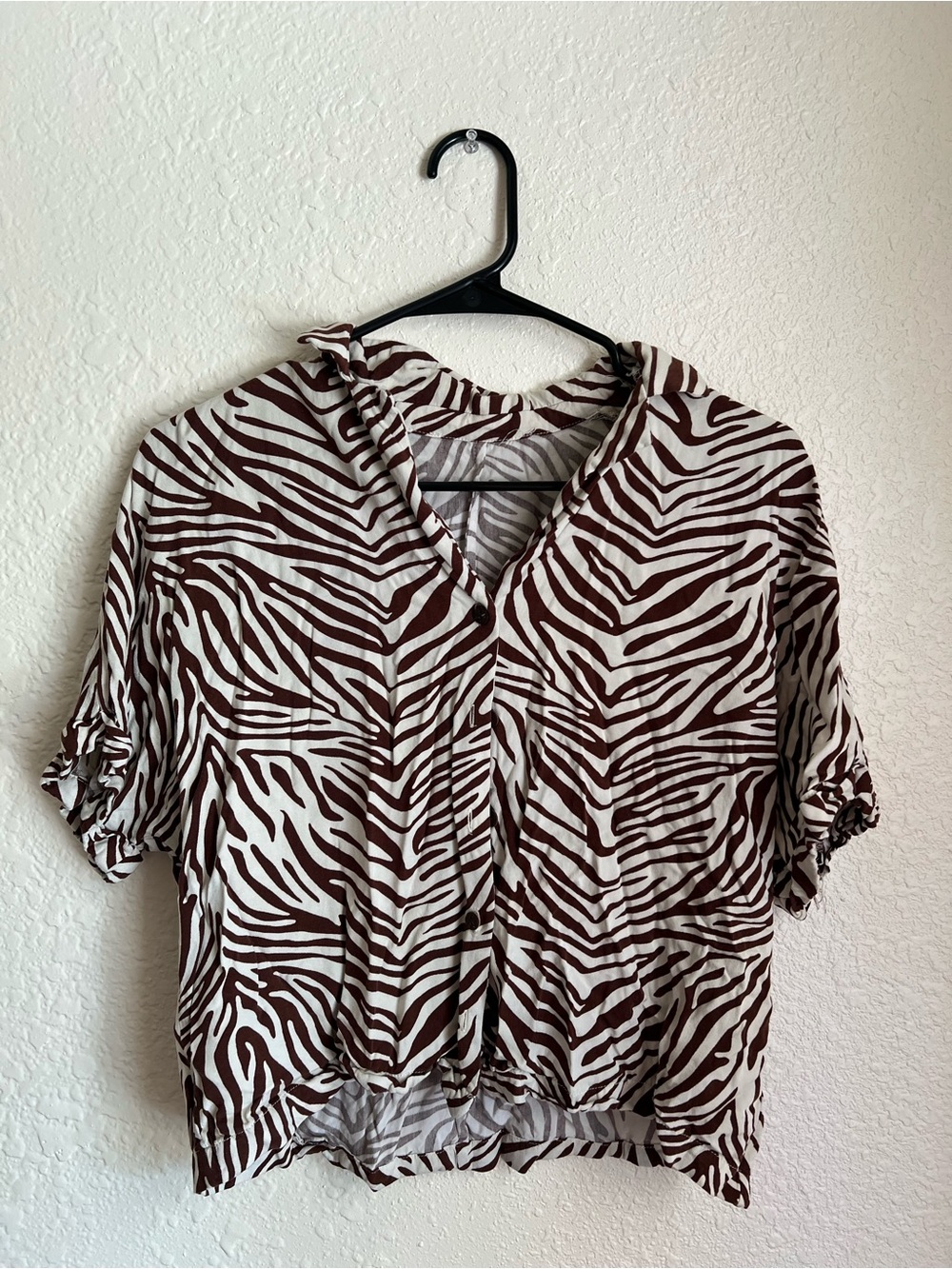 Zebra Print Short Sleeve V-Neck Blouse - Brown/White Cropped Button Down